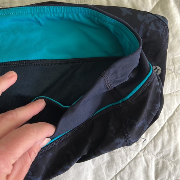 Lululemon Speed Short Beautiful Baroque Inkwell / Inkwell / Surge - size 10 Euc - Picture 9 of 16